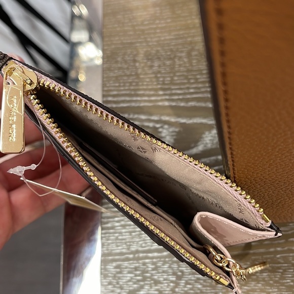 MICHAEL KORS SMALL TOP ZIP COINPOUCH With ID
Powder Blush - Picture 12 of 16